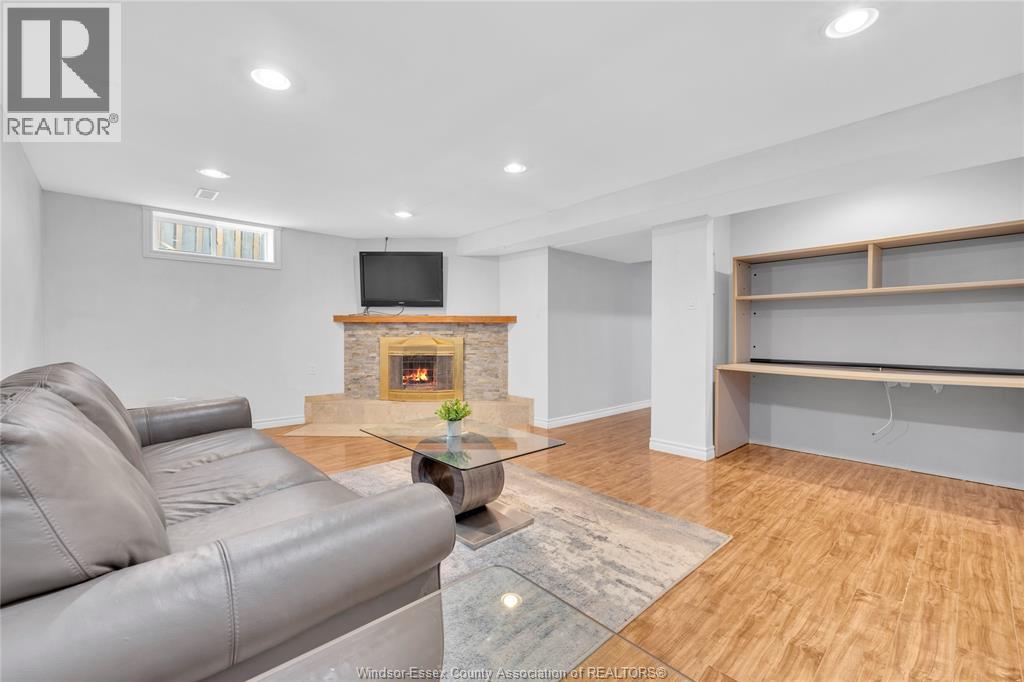 3009 SUFFOLK STREET, Windsor, Ontario, N8R1P1 — Photo 21