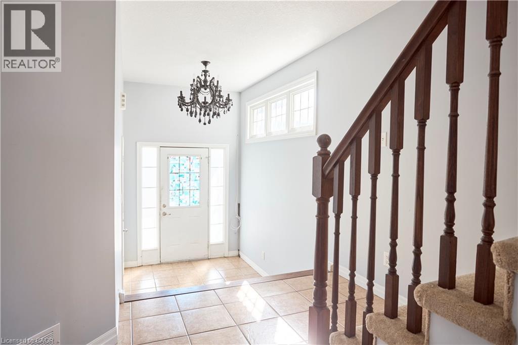 105 PINNACLE Drive Unit# 9, Kitchener, Ontario, N2P1B8 — Photo 3
