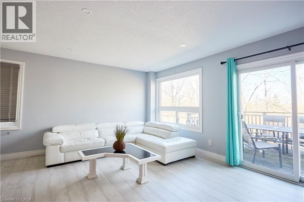 105 PINNACLE Drive Unit# 9, Kitchener, Ontario, N2P1B8 — Photo 4