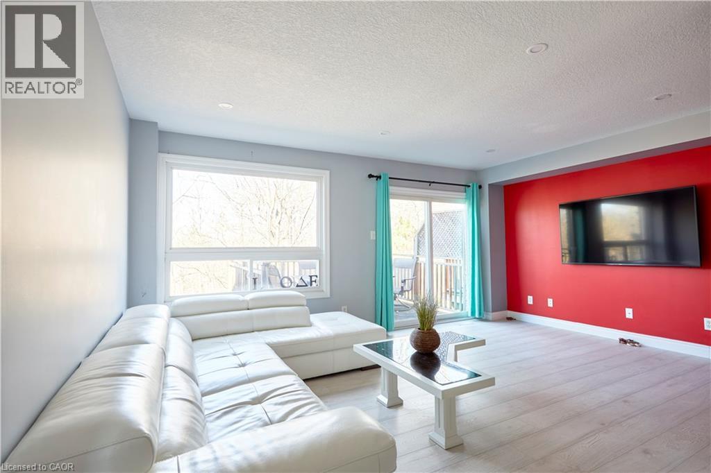 105 PINNACLE Drive Unit# 9, Kitchener, Ontario, N2P1B8 — Photo 5
