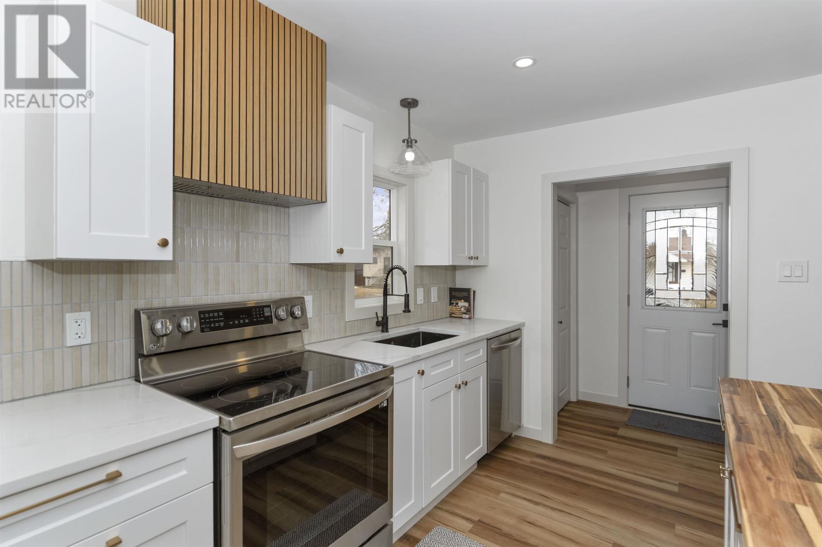 743 Syndicate AVE N, Thunder Bay, Ontario, P7C3X3 — Photo 4