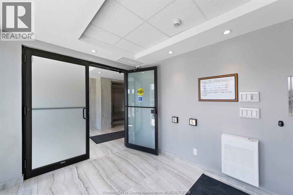 728 BROWNSTONE Unit# 506, Lakeshore, Ontario, N9K0C4 — Photo 4