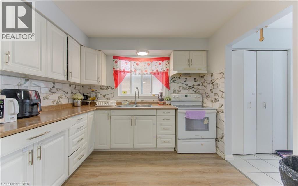 110 HAZELGLEN Drive, Kitchener, Ontario, N2M2E5 — Photo 10