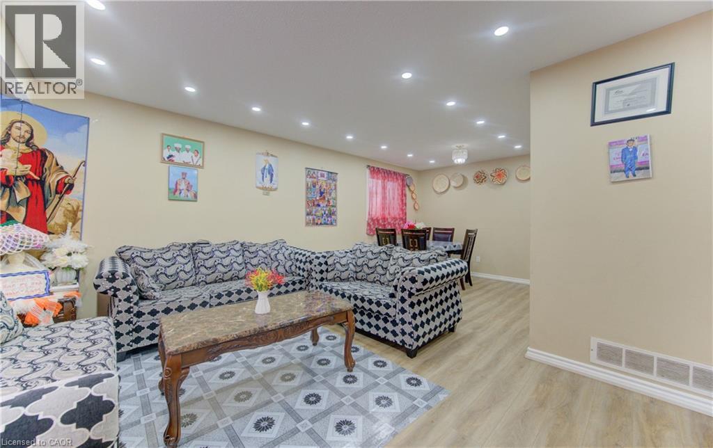 110 HAZELGLEN Drive, Kitchener, Ontario, N2M2E5 — Photo 5