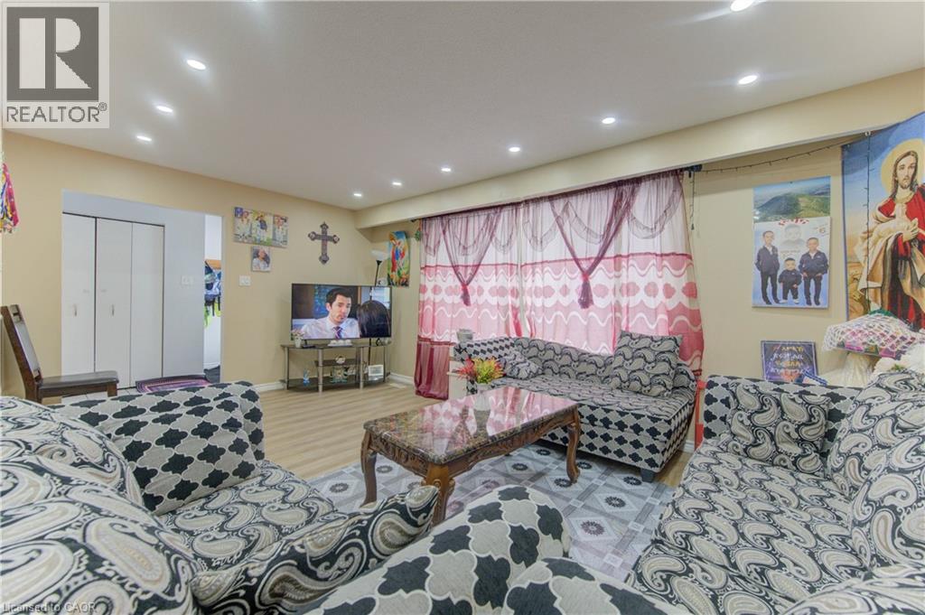 110 HAZELGLEN Drive, Kitchener, Ontario, N2M2E5 — Photo 6