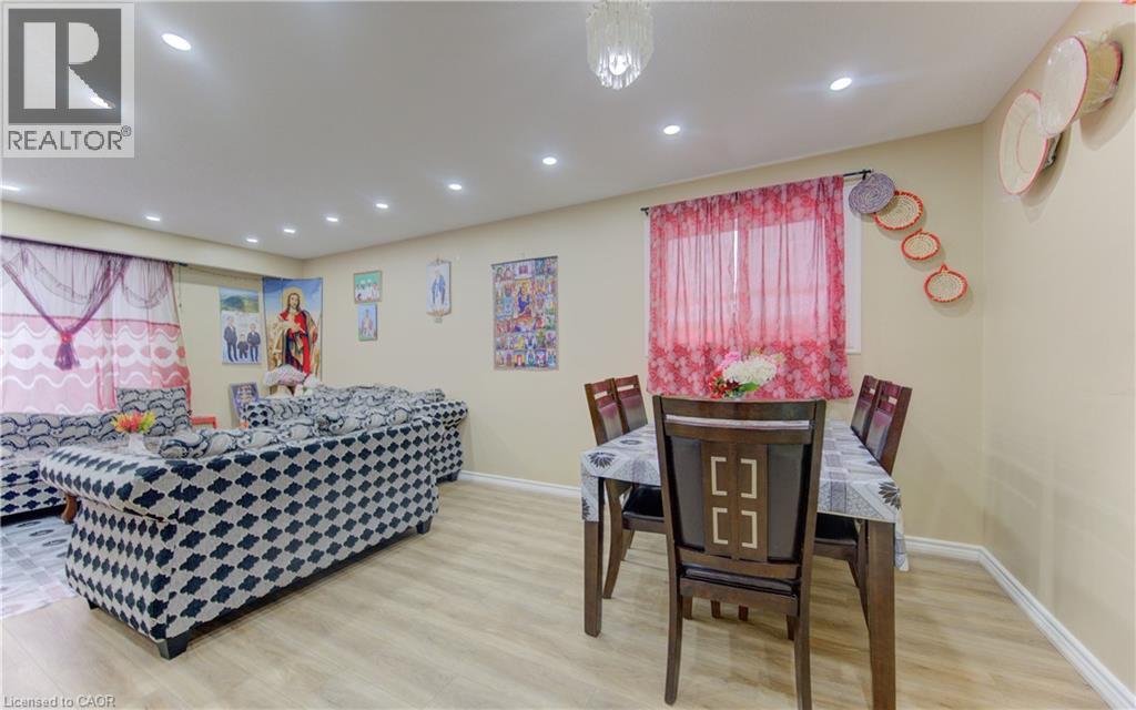 110 HAZELGLEN Drive, Kitchener, Ontario, N2M2E5 — Photo 7