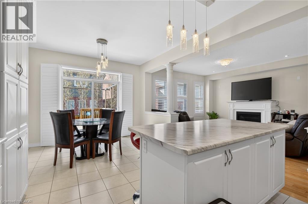 27 FINGLAND Crescent, Waterdown, Ontario, L8B0S8 — Photo 14