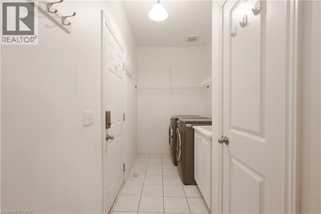 27 FINGLAND Crescent, Waterdown, Ontario, L8B0S8 — Photo 15
