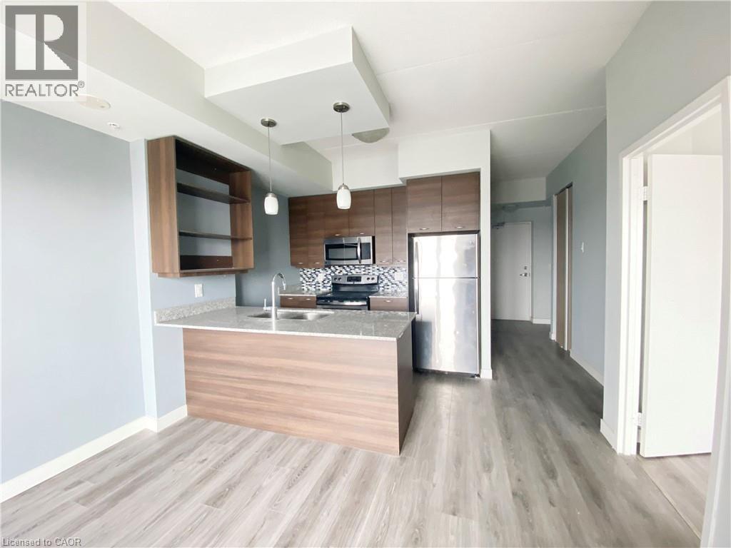 318 SPRUCE Street Unit# 1501, Waterloo, Ontario, N2L0E9 — Photo 3