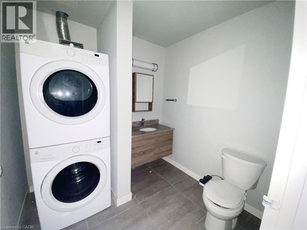 318 SPRUCE Street Unit# 1501, Waterloo, Ontario, N2L0E9 — Photo 4