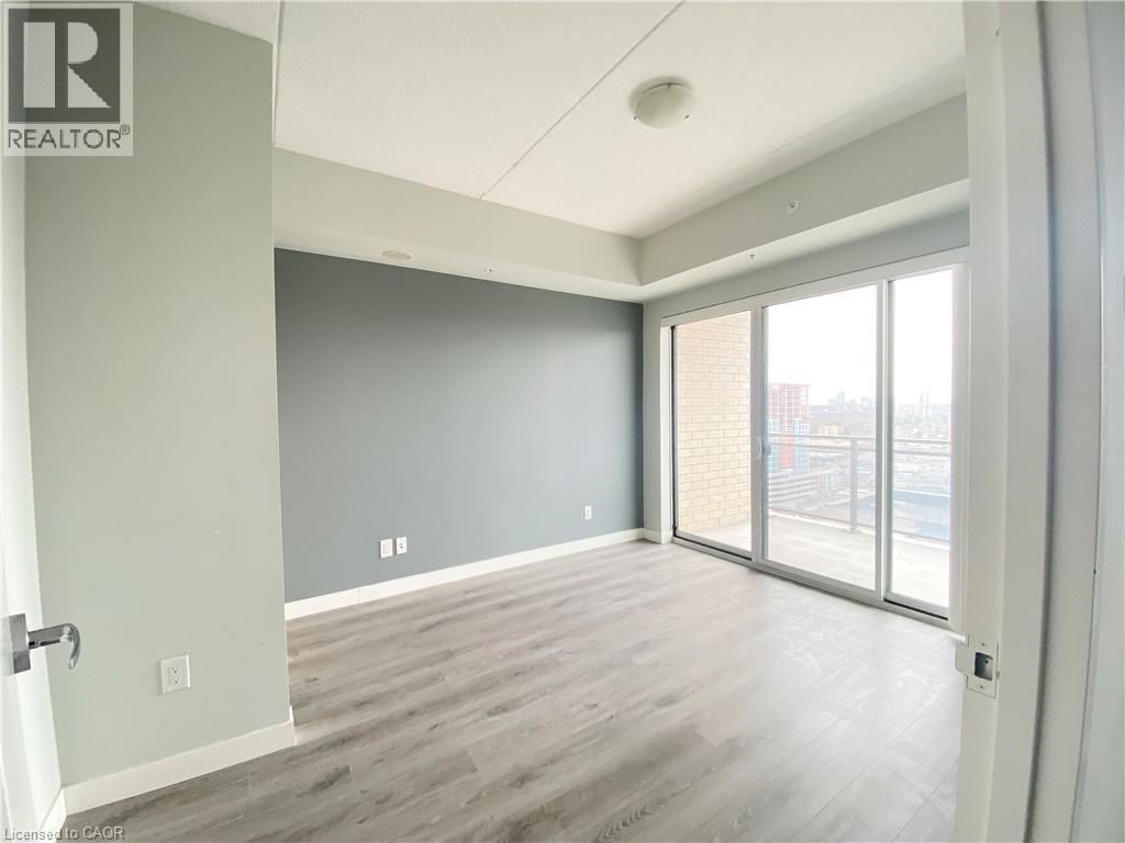 318 SPRUCE Street Unit# 1501, Waterloo, Ontario, N2L0E9 — Photo 6
