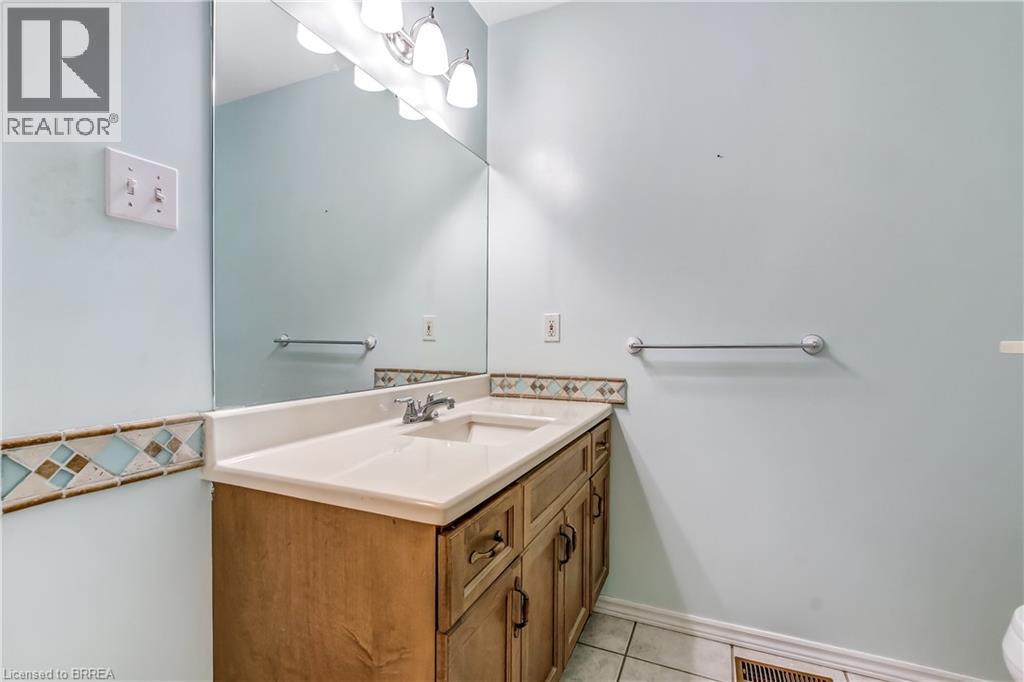 19 HANLON Place Unit# 15, Paris, Ontario, N3L4E7 — Photo 18