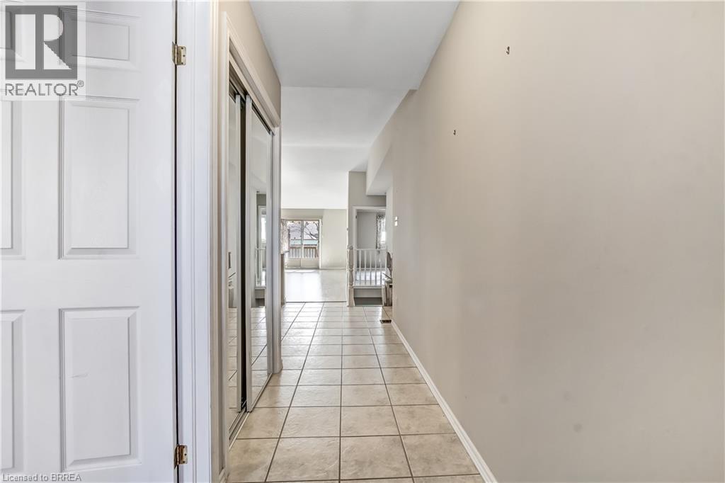 19 HANLON Place Unit# 15, Paris, Ontario, N3L4E7 — Photo 2