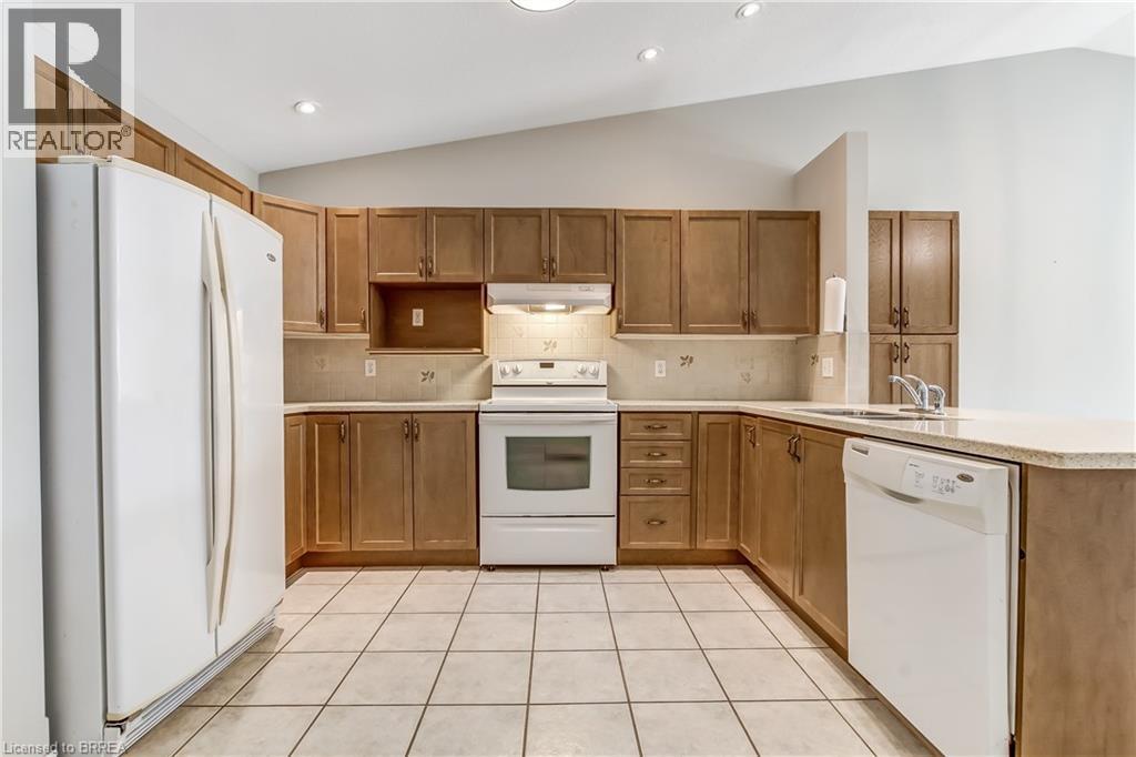 19 HANLON Place Unit# 15, Paris, Ontario, N3L4E7 — Photo 3
