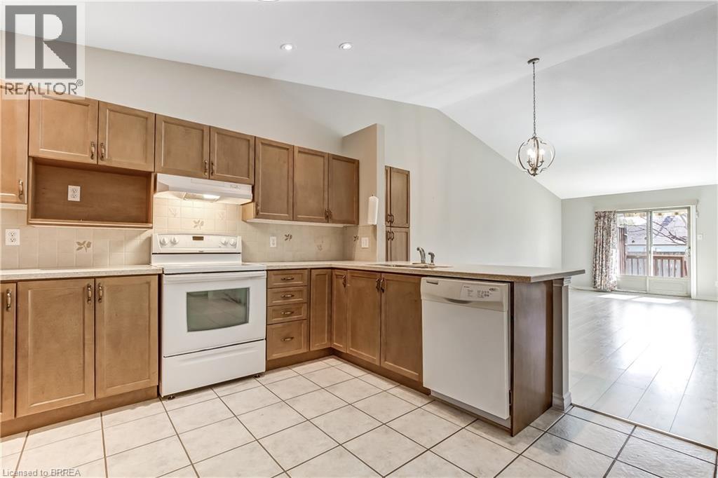 19 HANLON Place Unit# 15, Paris, Ontario, N3L4E7 — Photo 4
