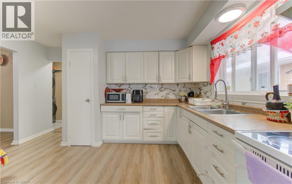 110 HAZELGLEN Drive, Kitchener, Ontario, N2M2E5 — Photo 11