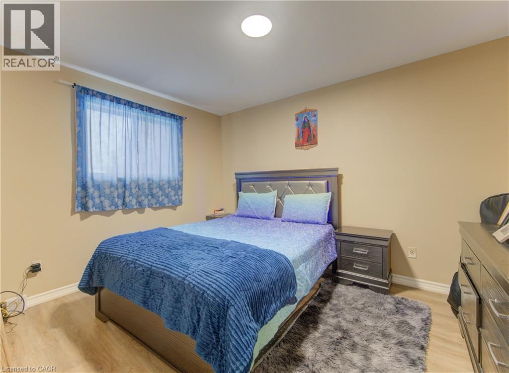 110 HAZELGLEN Drive, Kitchener, Ontario, N2M2E5 — Photo 13