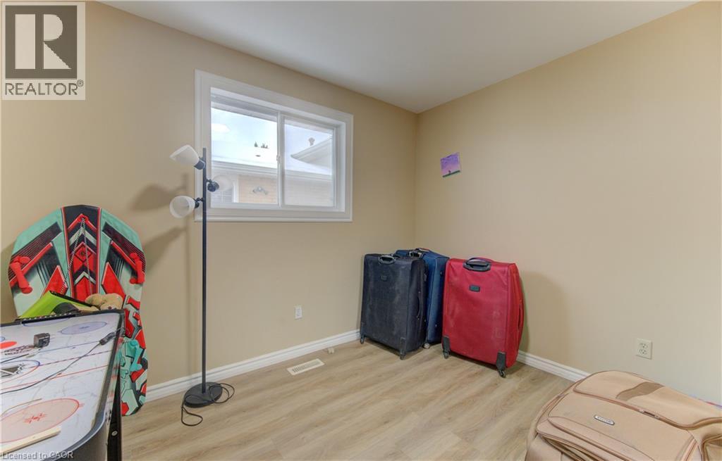 110 HAZELGLEN Drive, Kitchener, Ontario, N2M2E5 — Photo 16
