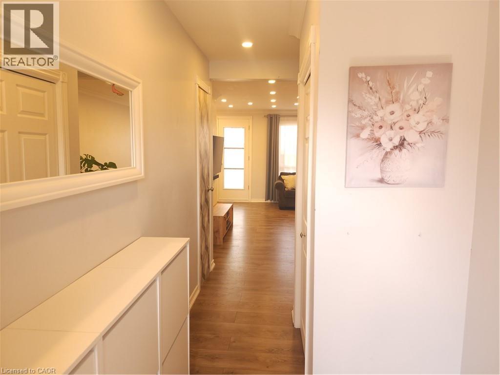 899 STONE CHURCH Road E Unit# 8, Hamilton, Ontario, L8W1B2 — Photo 4