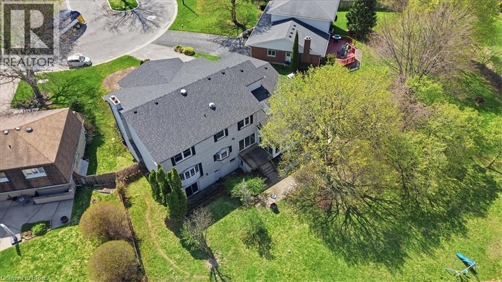10 FIELDSTONE Circle, Brantford, Ontario, N3R6S7 — Photo 5