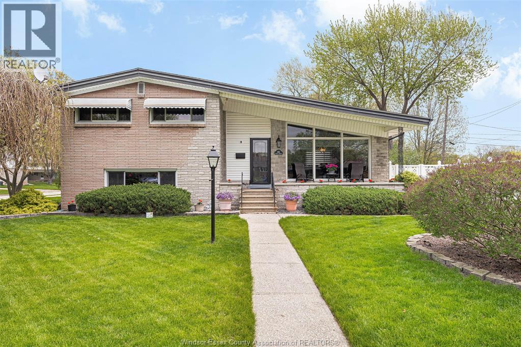 452 CARLING CRESCENT, Windsor, Ontario, N8S3Y1 — Photo 2