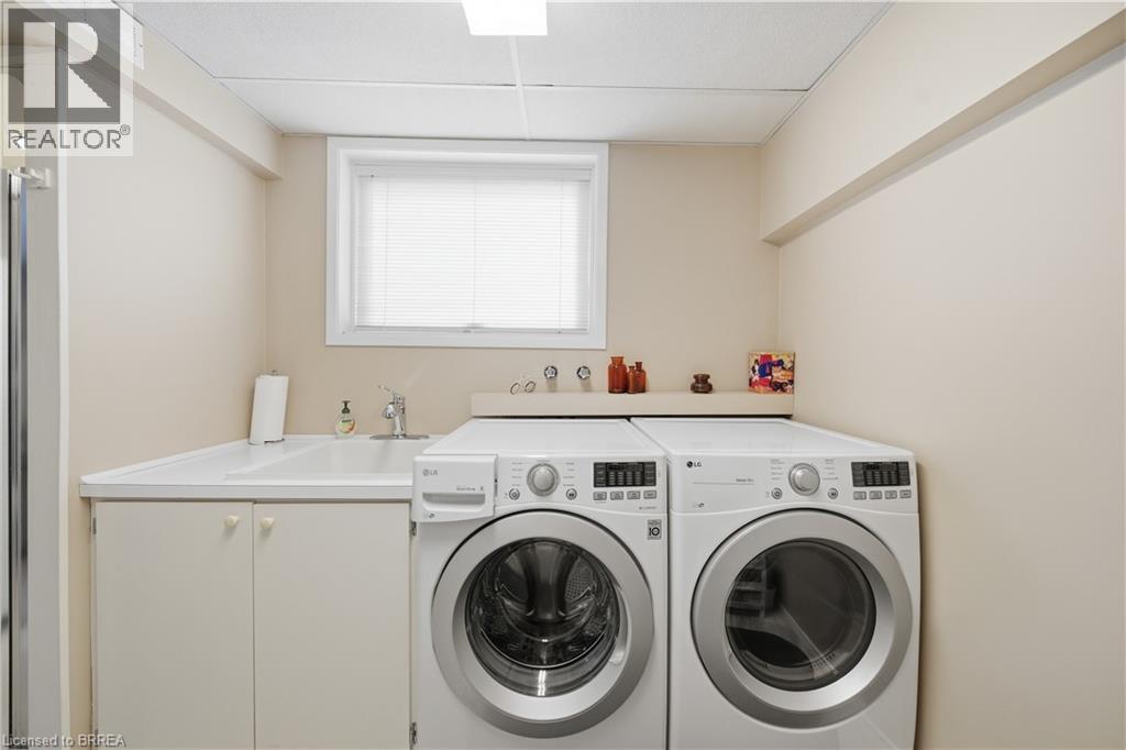37 PARKVIEW Crescent, Kitchener, Ontario, N2A1M1 — Photo 30