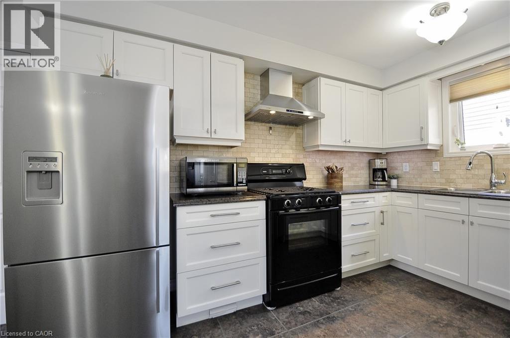 95 BARNICKE Drive, Cambridge, Ontario, N3C3M2 — Photo 10