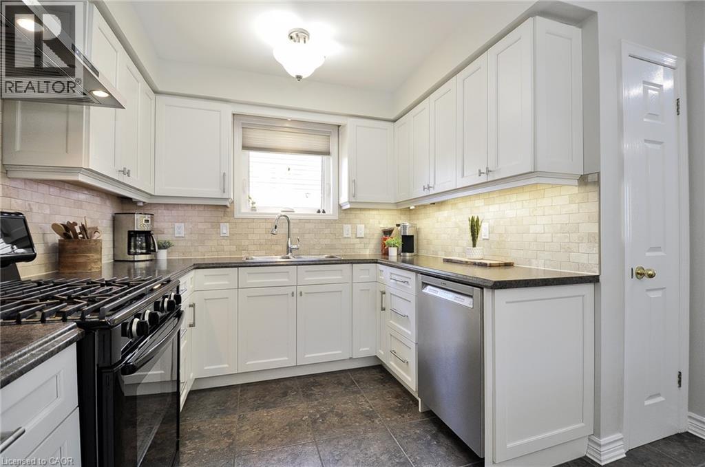 95 BARNICKE Drive, Cambridge, Ontario, N3C3M2 — Photo 11