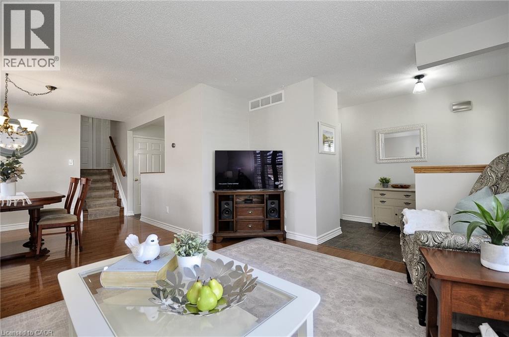 95 BARNICKE Drive, Cambridge, Ontario, N3C3M2 — Photo 2
