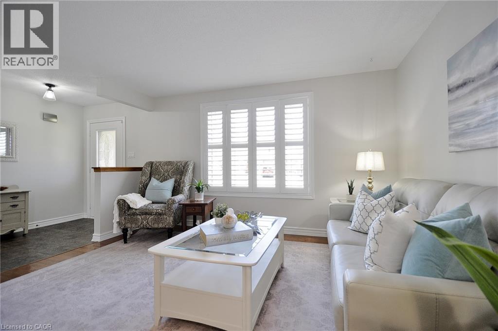 95 BARNICKE Drive, Cambridge, Ontario, N3C3M2 — Photo 5