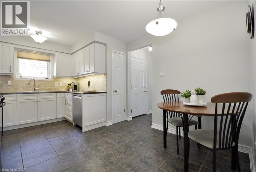 95 BARNICKE Drive, Cambridge, Ontario, N3C3M2 — Photo 9