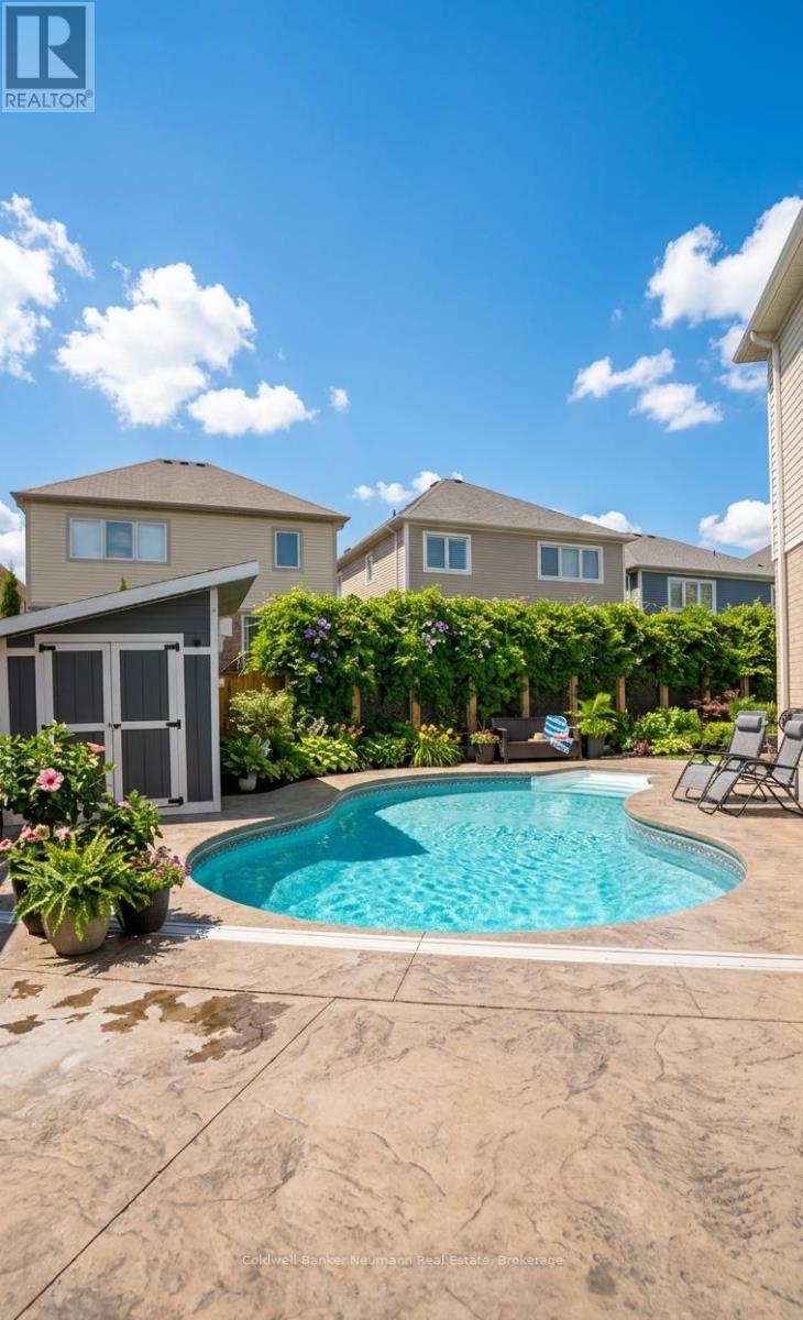 356 FALLING GREEN CRESCENT, Kitchener, Ontario, N2R0G4 — Photo 2