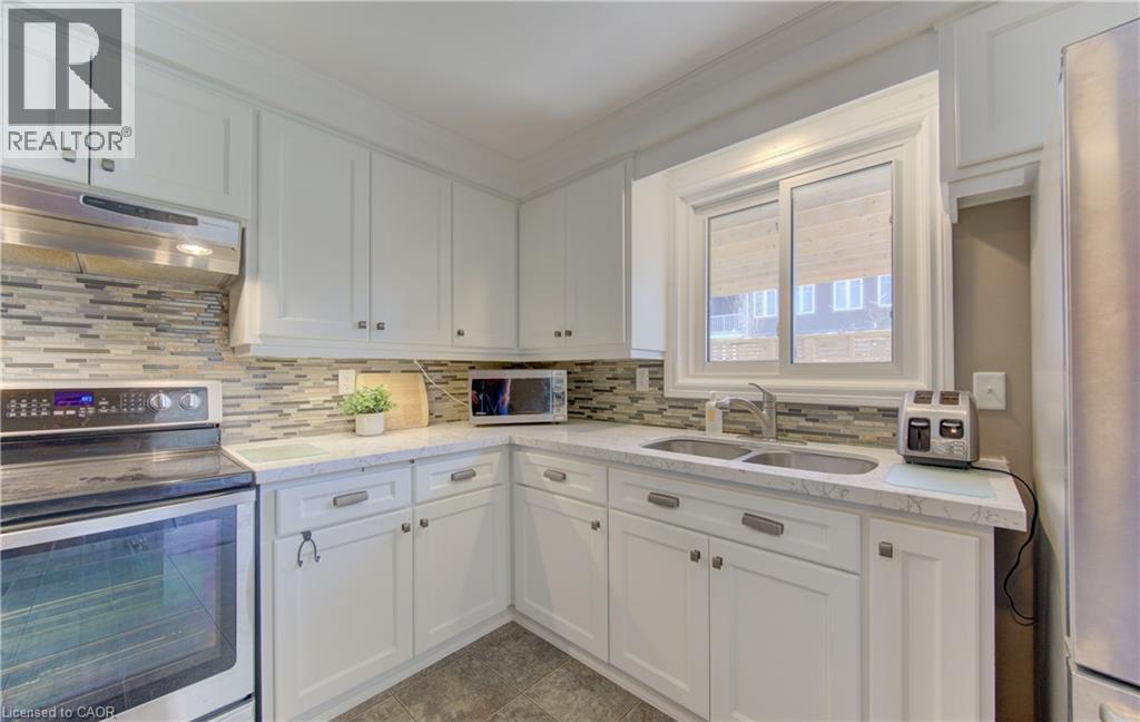 83 MANOR Drive, Kitchener, Ontario, N2A2T9 — Photo 17