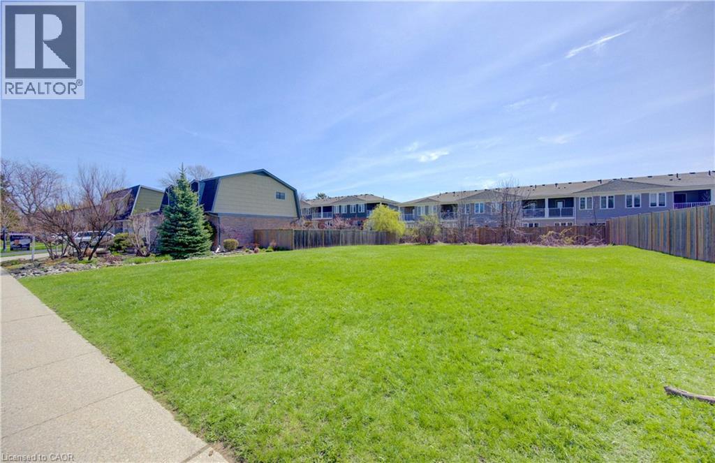 83 MANOR Drive, Kitchener, Ontario, N2A2T9 — Photo 3