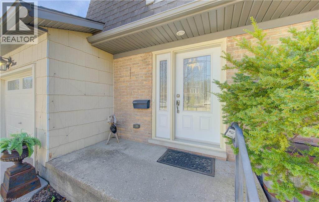 83 MANOR Drive, Kitchener, Ontario, N2A2T9 — Photo 4