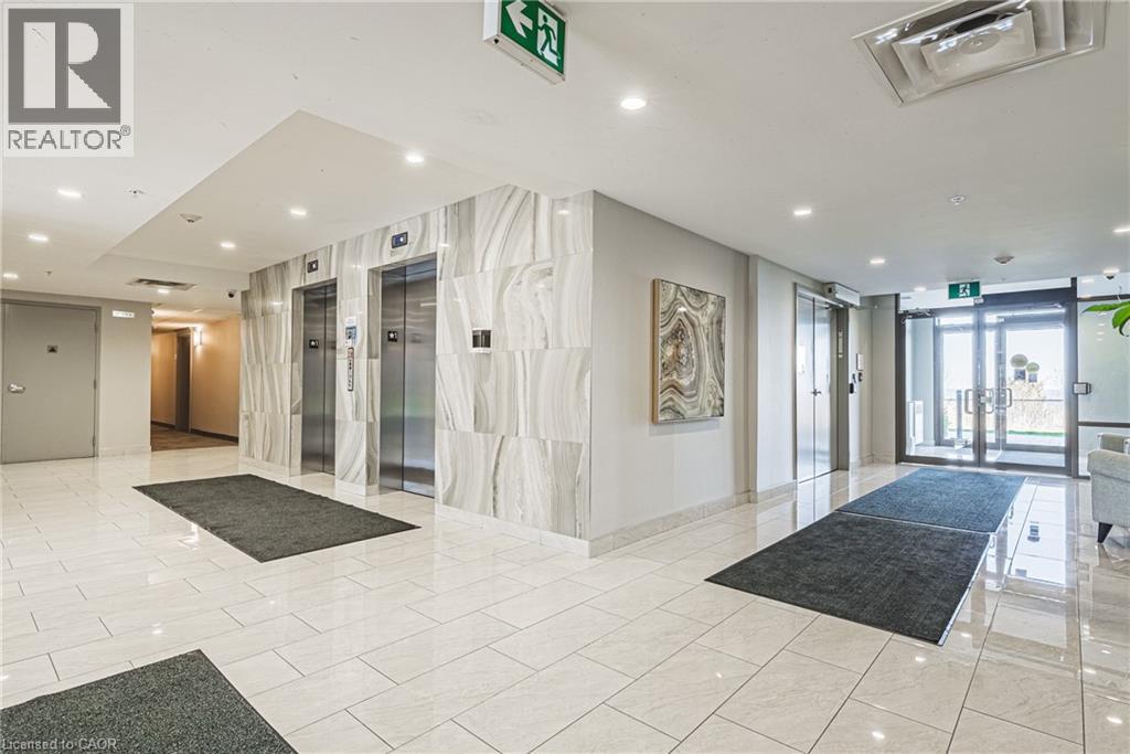 35 SOUTHSHORE Crescent Unit# 333, Stoney Creek, Ontario, L8E0J2 — Photo 4