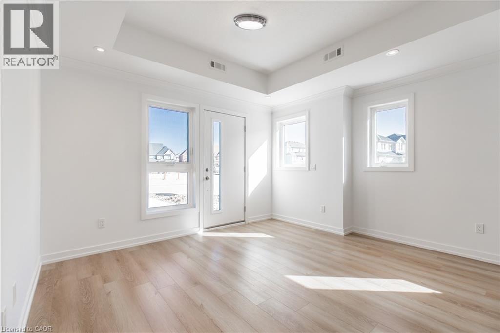 64 KENESKY Drive, Waterdown, Ontario, L8B2A9 — Photo 4