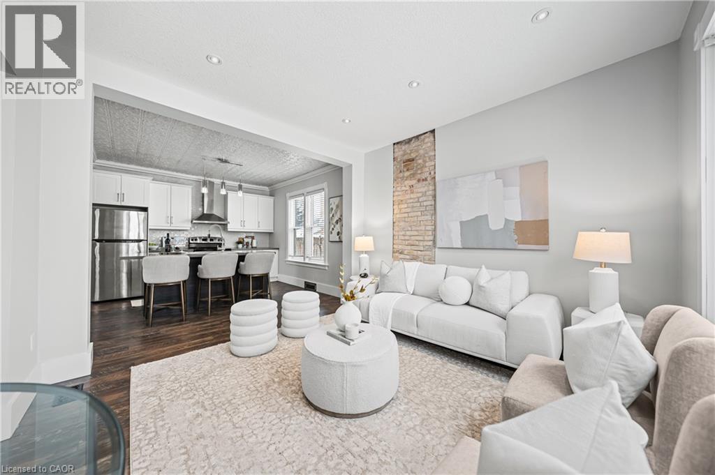 11 HEINS Avenue, Kitchener, Ontario, N2G1Z7 — Photo 10