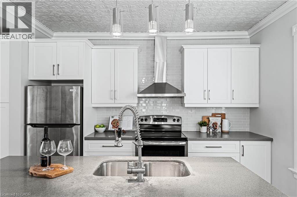 11 HEINS Avenue, Kitchener, Ontario, N2G1Z7 — Photo 17