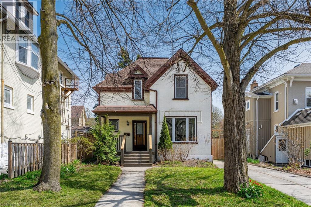 11 HEINS Avenue, Kitchener, Ontario, N2G1Z7 — Photo 2