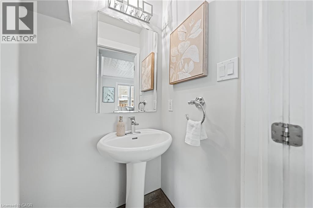 11 HEINS Avenue, Kitchener, Ontario, N2G1Z7 — Photo 22