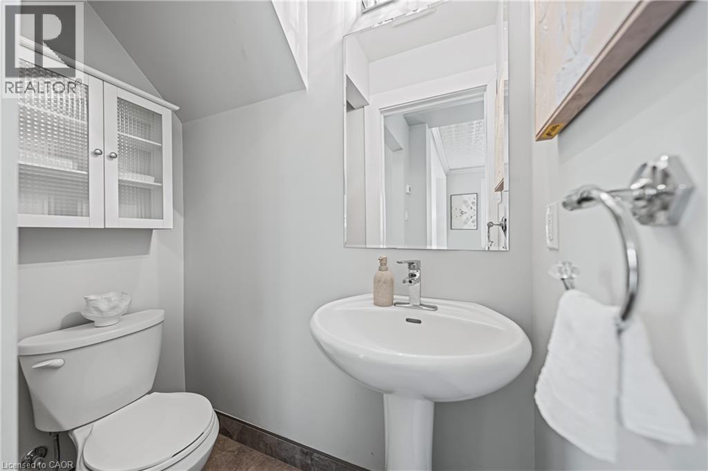 11 HEINS Avenue, Kitchener, Ontario, N2G1Z7 — Photo 23