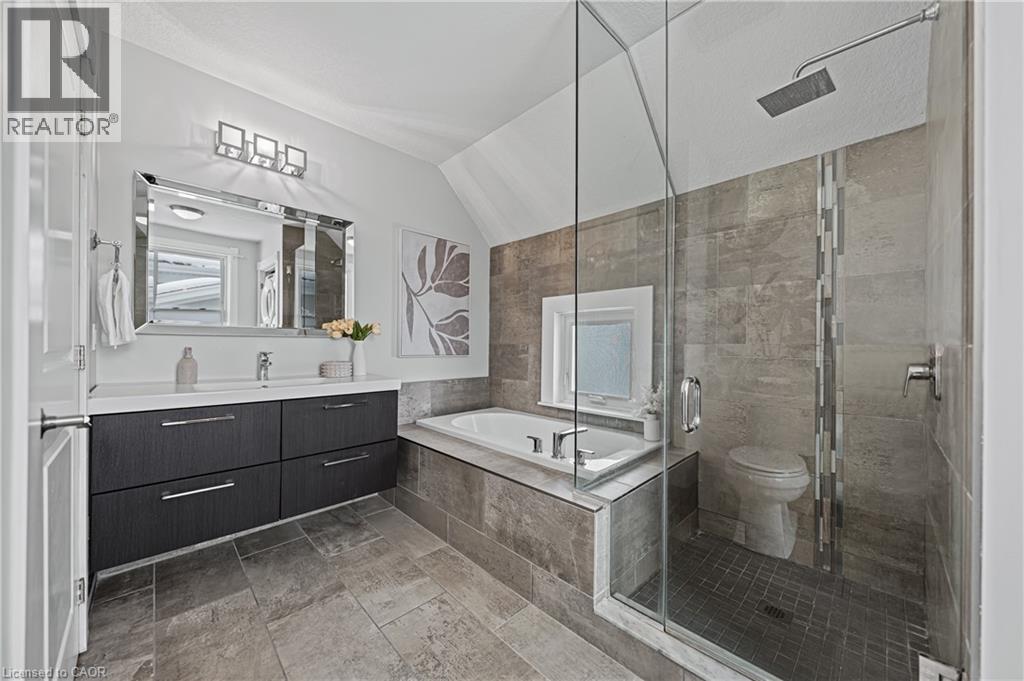 11 HEINS Avenue, Kitchener, Ontario, N2G1Z7 — Photo 32