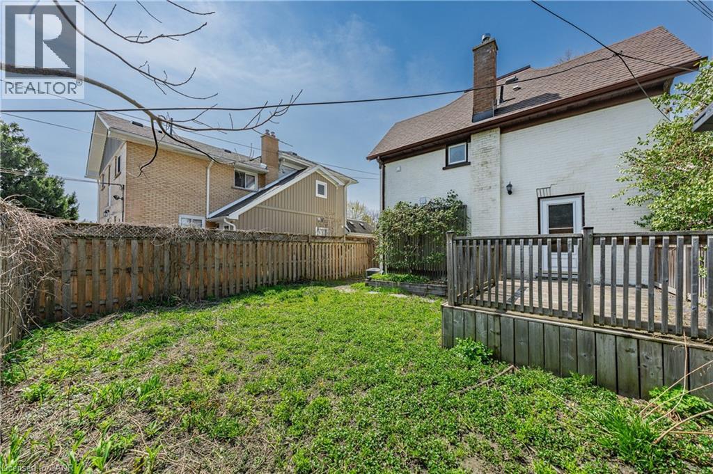 11 HEINS Avenue, Kitchener, Ontario, N2G1Z7 — Photo 39