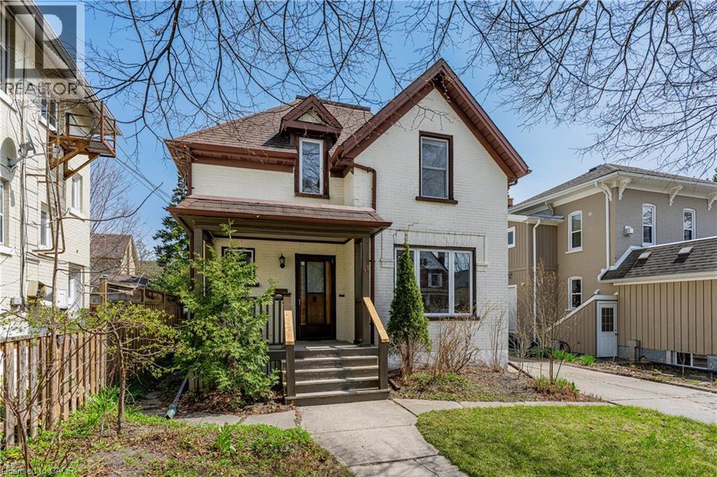 11 HEINS Avenue, Kitchener, Ontario, N2G1Z7 — Photo 4