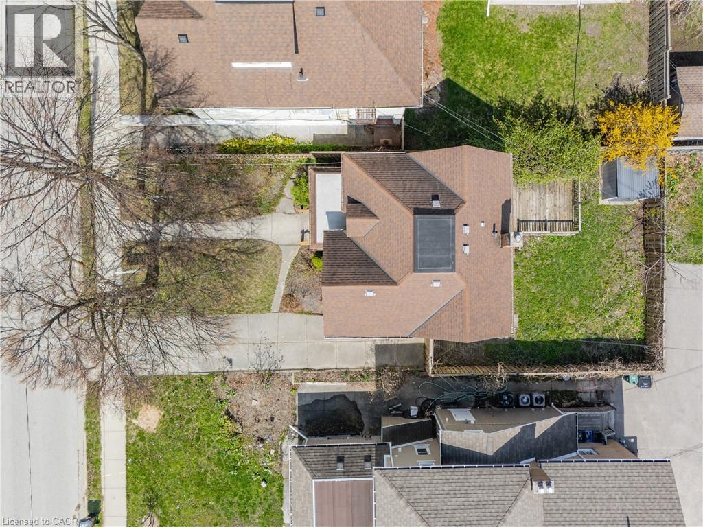 11 HEINS Avenue, Kitchener, Ontario, N2G1Z7 — Photo 40