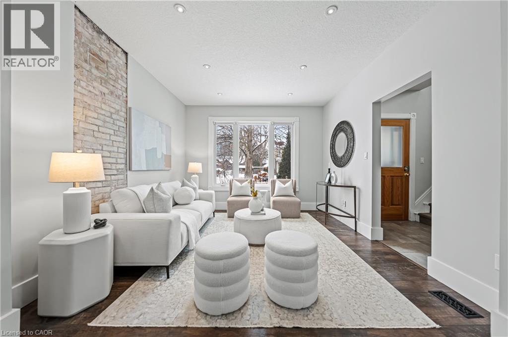 11 HEINS Avenue, Kitchener, Ontario, N2G1Z7 — Photo 8