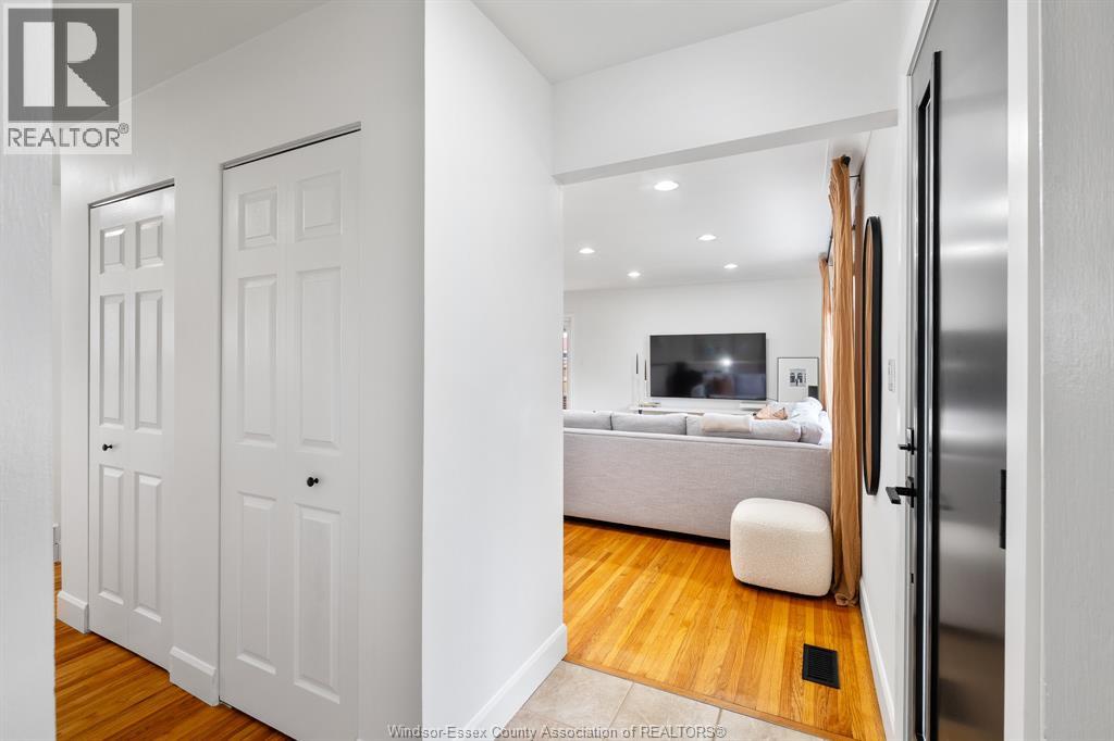 735 Lounsborough, Windsor, Ontario, N9G1G1 — Photo 8