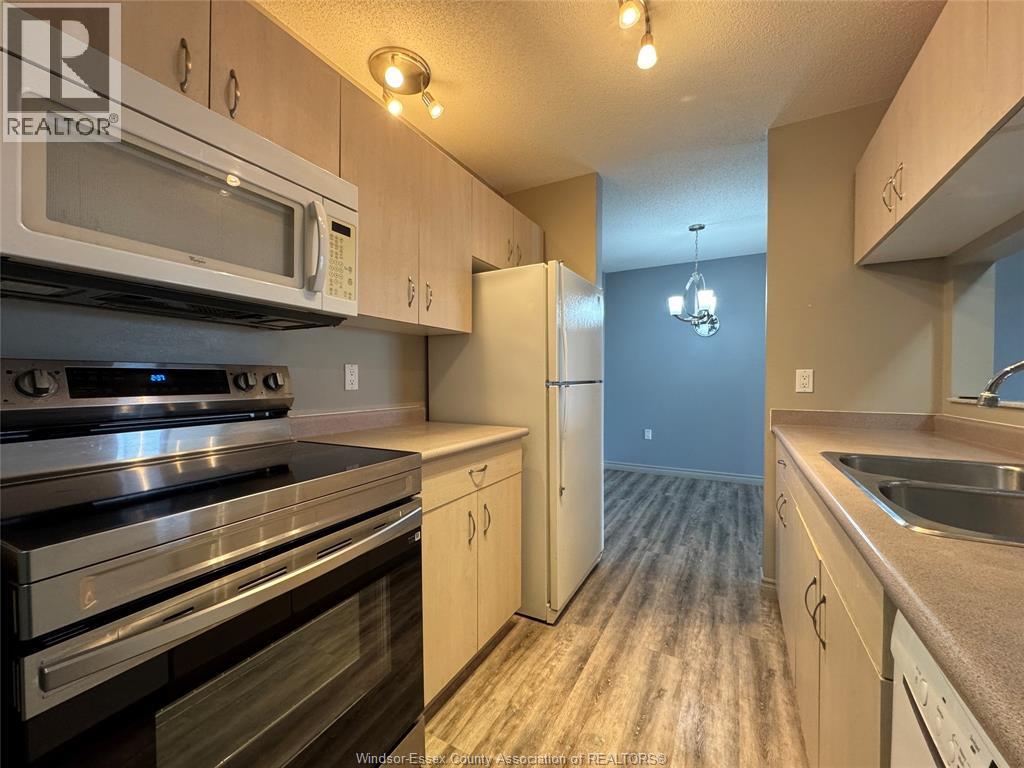 2922 RIVARD Unit# 318, Windsor, Ontario, N8T3N9 — Photo 6