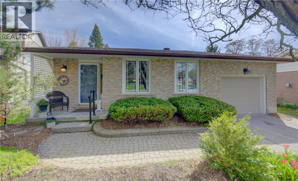 18 RIPLEY Crescent, Kitchener, Ontario, N2N1V4 — Photo 2
